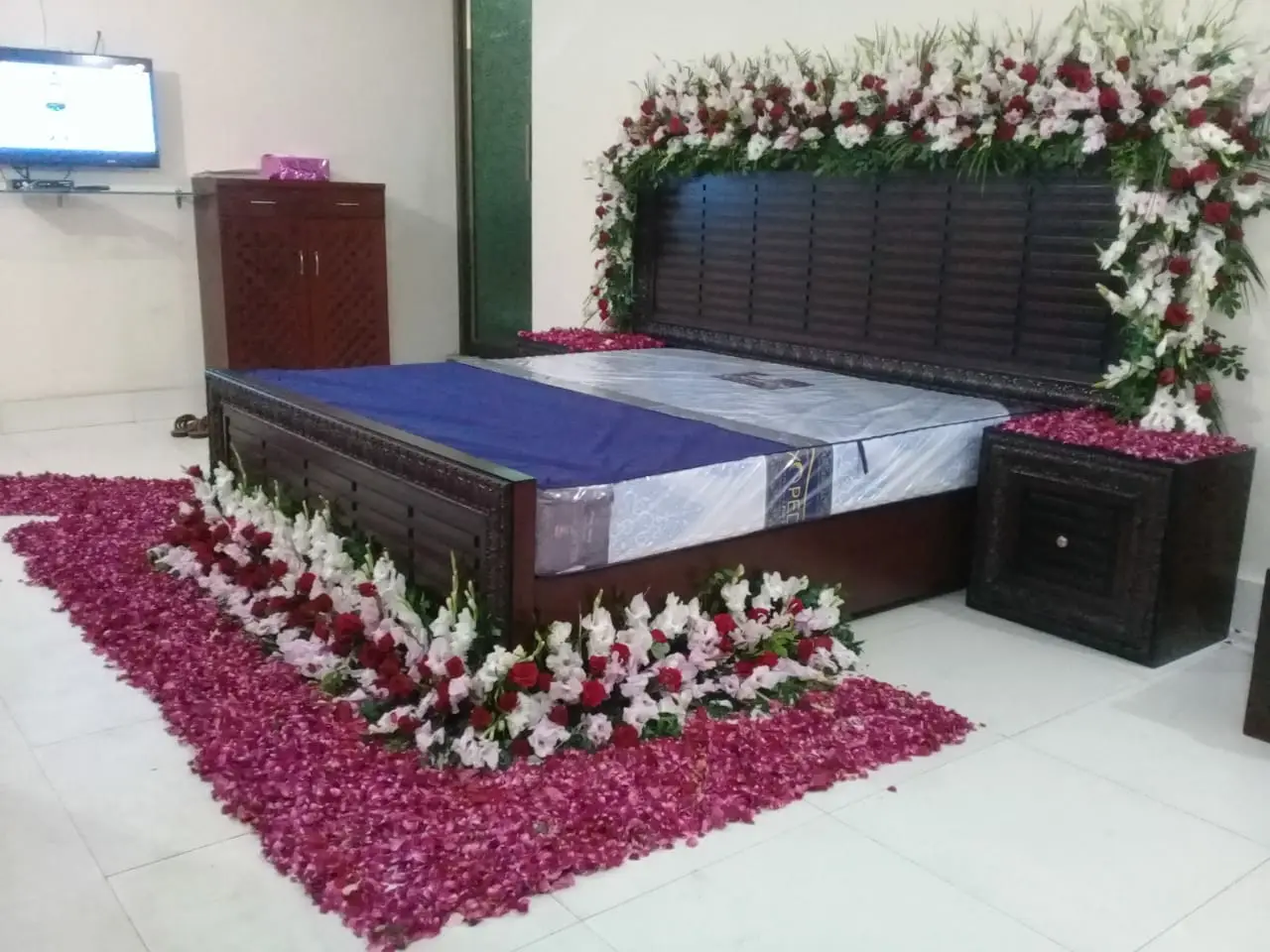 Classic room decoration with fresh flowers